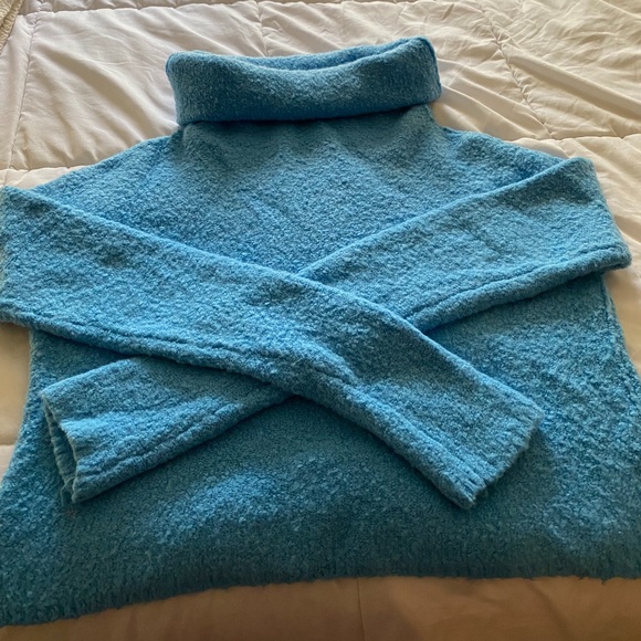 Sweater - Picture 1 of 2